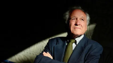 Jos&eacute; &Aacute;lvarez Junco 300x200