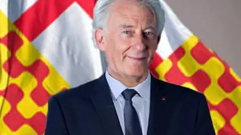 presidente-tabarnia_300x200