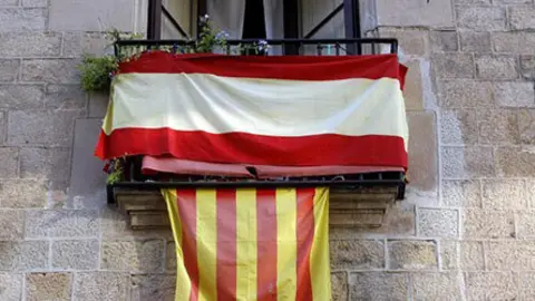 Antonio Moreno 01.09.2015 Barcelona Catalu&ntilde;a.Banderas Espa&ntilde;ola , Catalana y Estelada en la ciudad de Barcelona.Foto:Antonio Moreno
